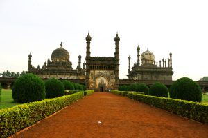 Top 5 places in India for touring bijapur fort ancient indian architecture
